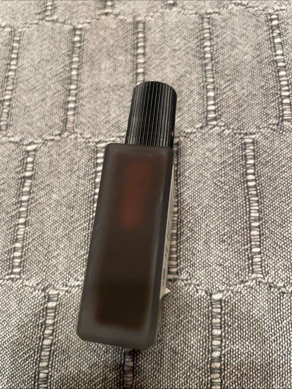 Typology T40 Black Cherry Lip Oil - Noir Cerise - Picture 4 of 5